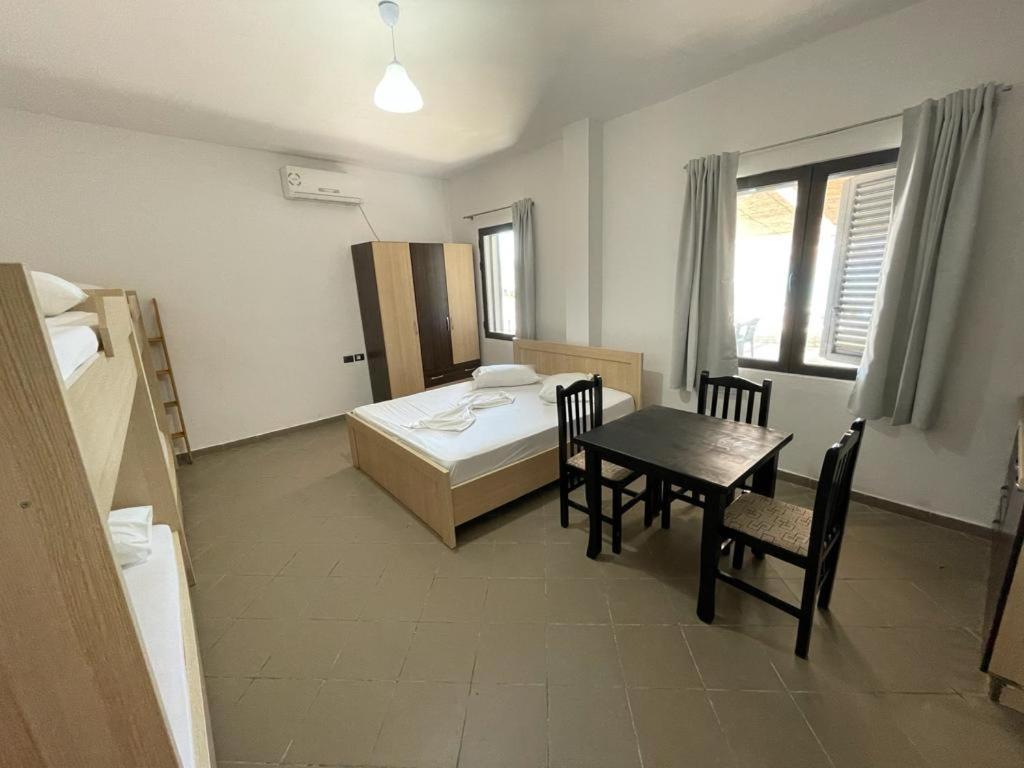 Appartamento Karaburun Sunset Beach Orikum Esterno foto